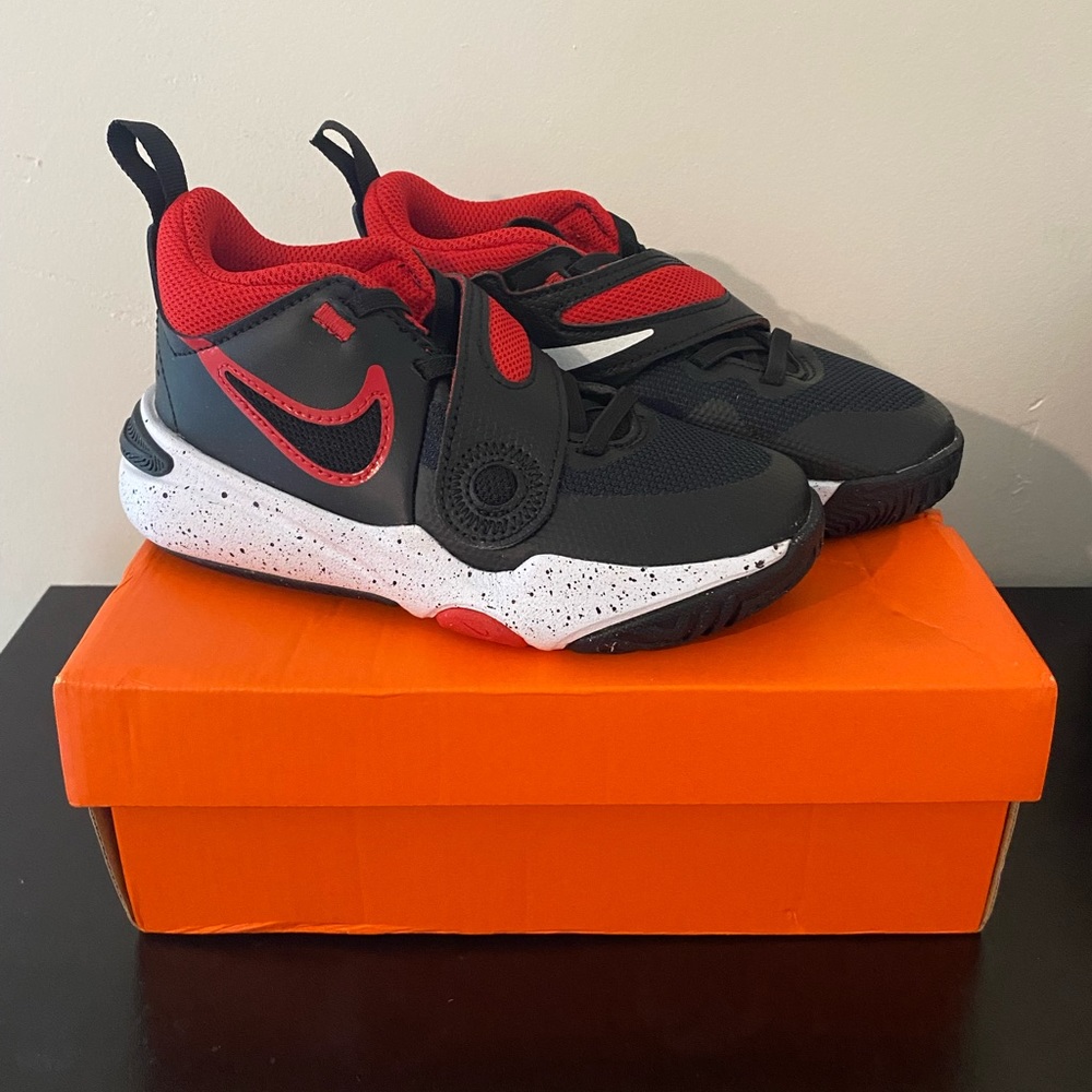 Nike Team Hustle D 11 Little Kids' Shoes